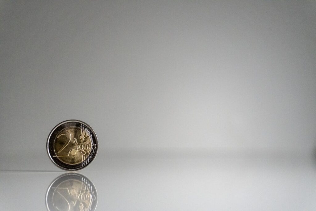 découvrez l'essentiel de l'éducation financière : conseils, méthodes et outils pour mieux gérer votre argent, atteindre vos objectifs et assurer votre avenir financier.