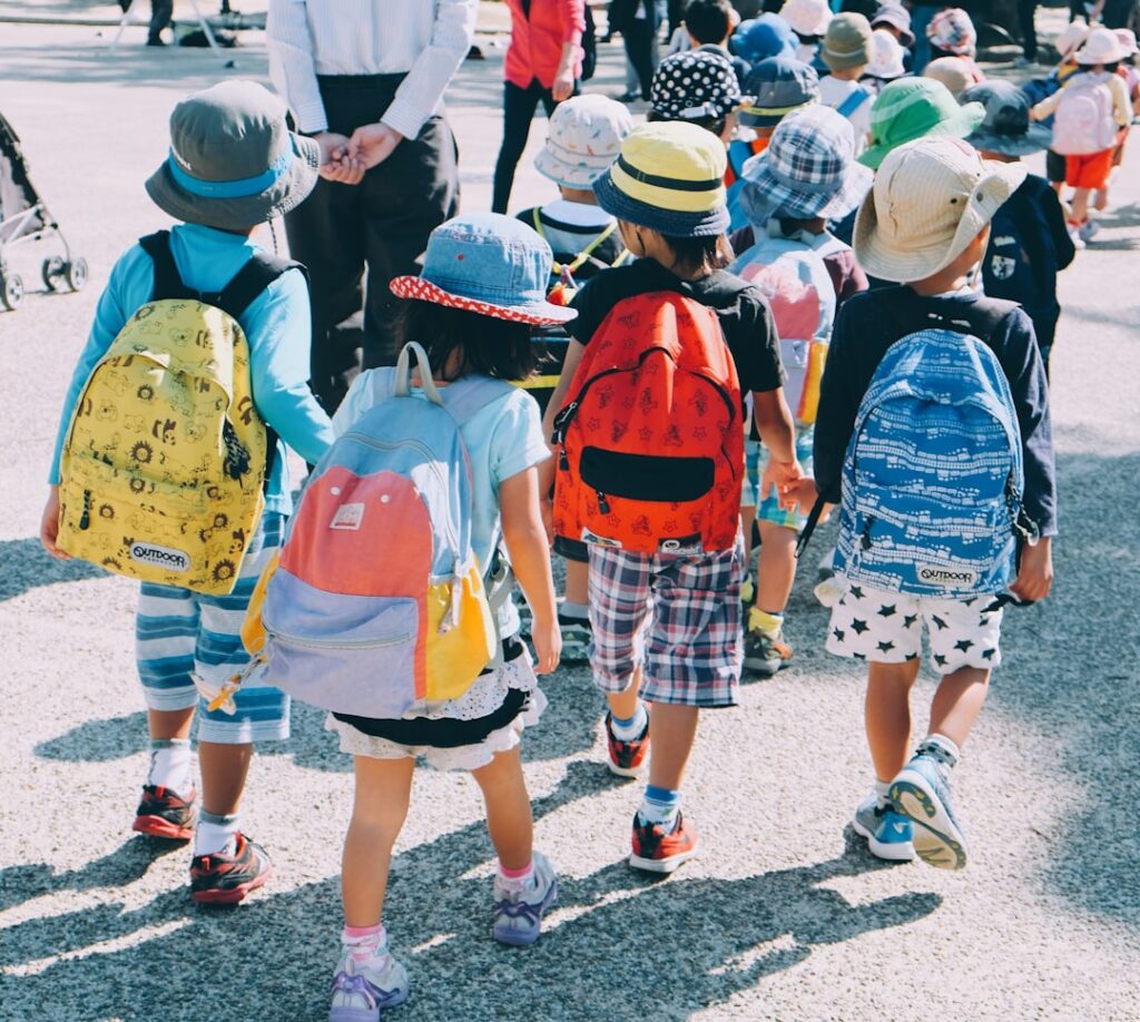 découvrez l'éducation inclusive : une approche pédagogique qui vise à accueillir tous les élèves, quels que soient leurs besoins ou leurs différences, afin de favoriser l'égalité des chances et la réussite de chacun.