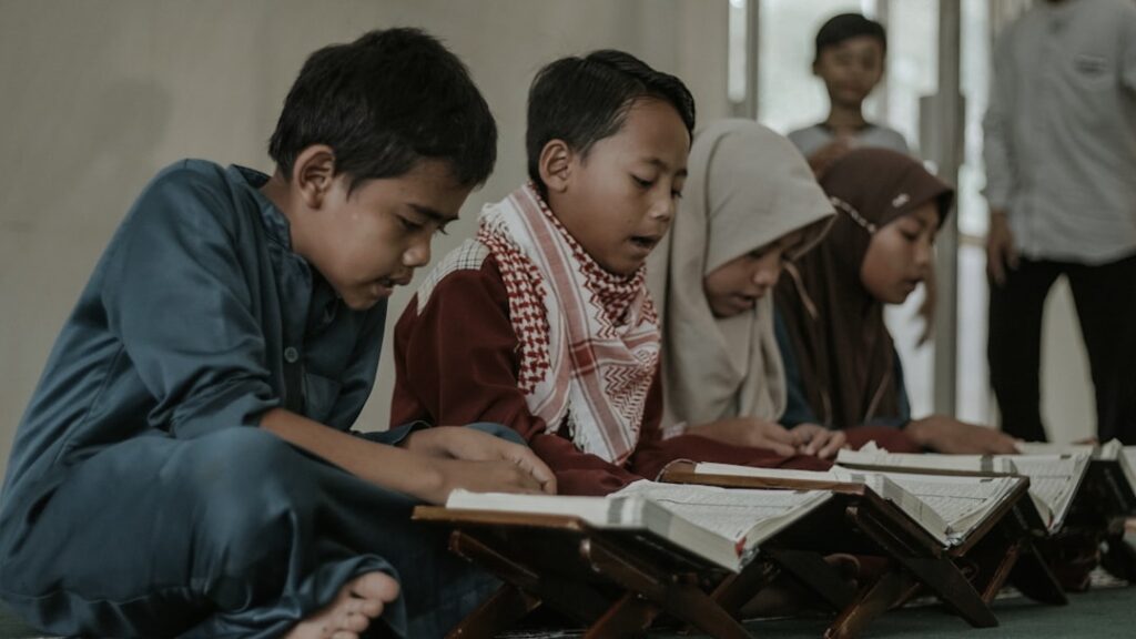 découvrez l'importance de l'éducation prioritaire, ses objectifs, ses dispositifs et son impact sur la réussite scolaire des élèves issus de milieux défavorisés.