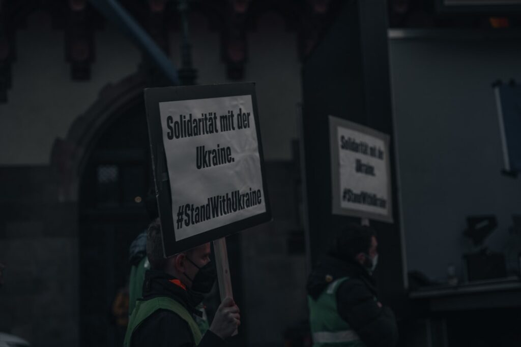 découvrez ce qu'est un strike notice, sa définition, son importance et les étapes clés lors d'une notification de grève en entreprise ou dans la fonction publique.