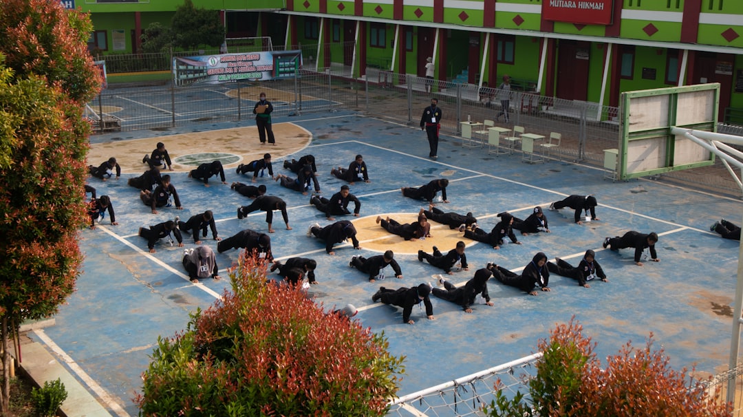 découvrez les meilleures écoles de dressage pour chiens à grenoble. programmes adaptés pour tous les âges et niveaux, avec des éducateurs professionnels.